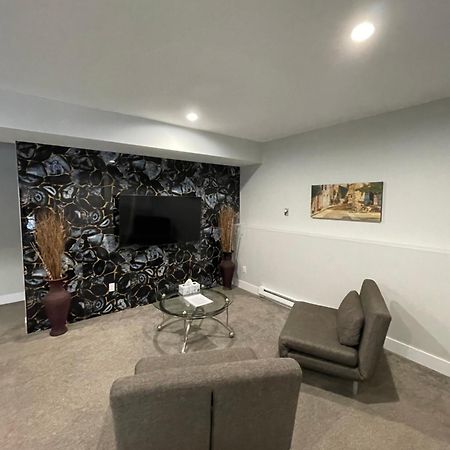 2 Bedroom Suite With Full Kitchen Ревелсток Екстер'єр фото
