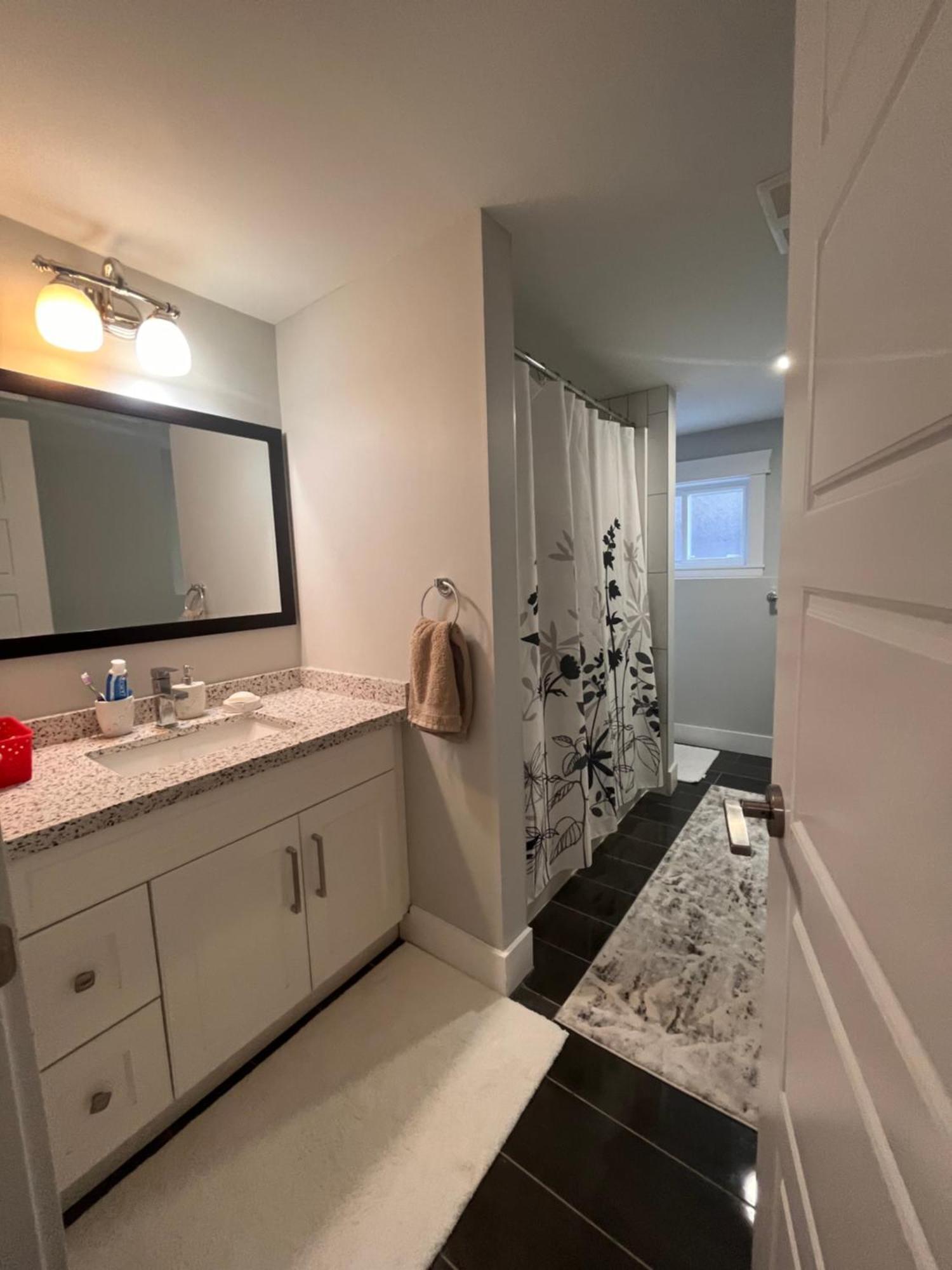 2 Bedroom Suite With Full Kitchen Ревелсток Екстер'єр фото