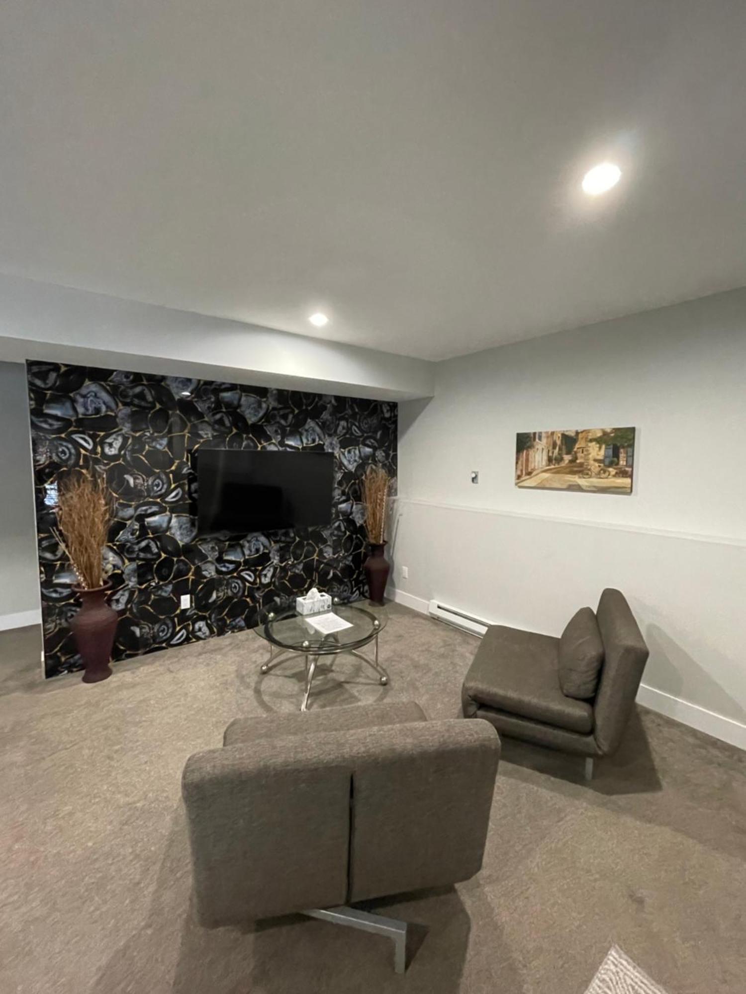 2 Bedroom Suite With Full Kitchen Ревелсток Екстер'єр фото