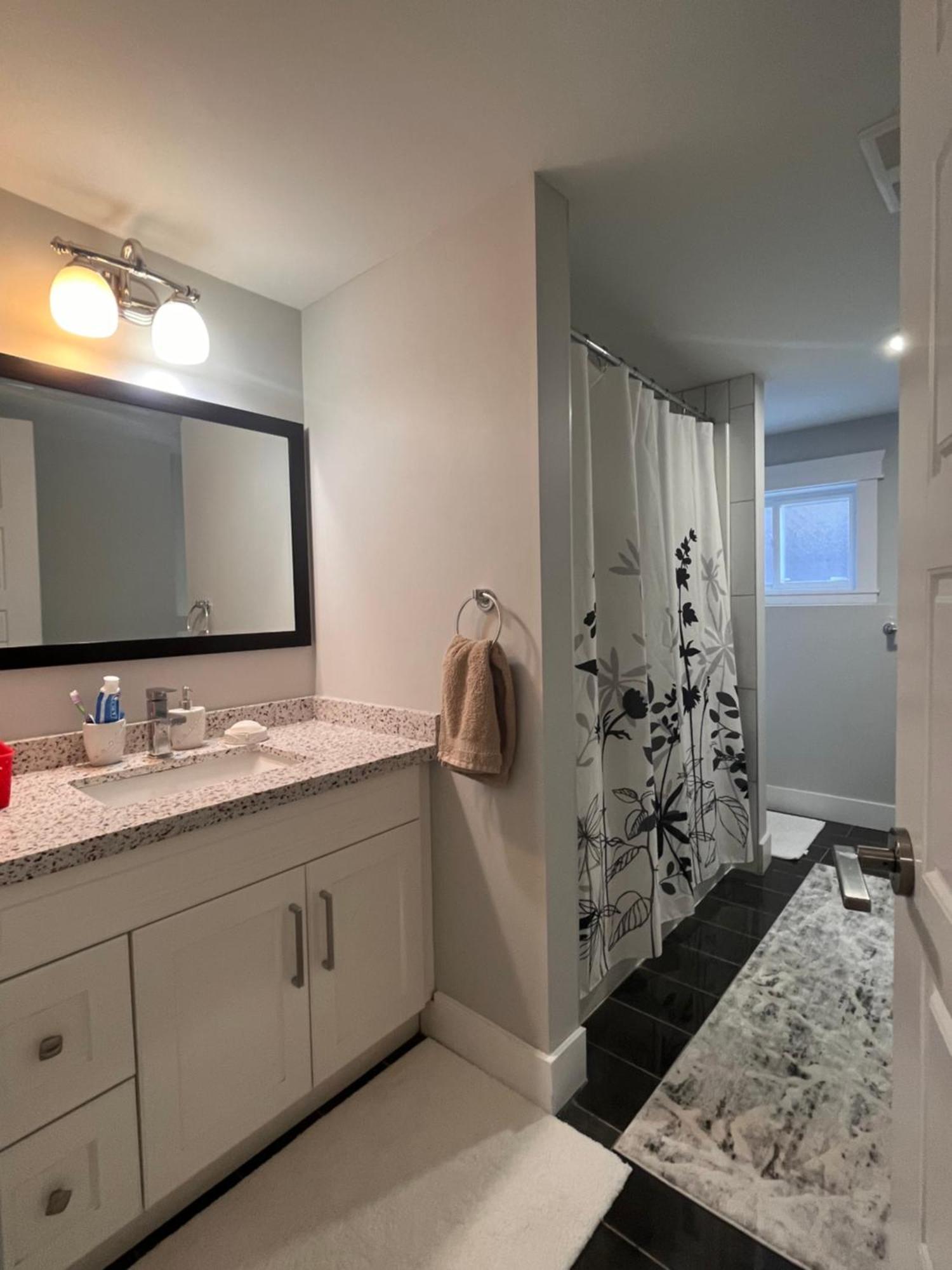 2 Bedroom Suite With Full Kitchen Ревелсток Екстер'єр фото