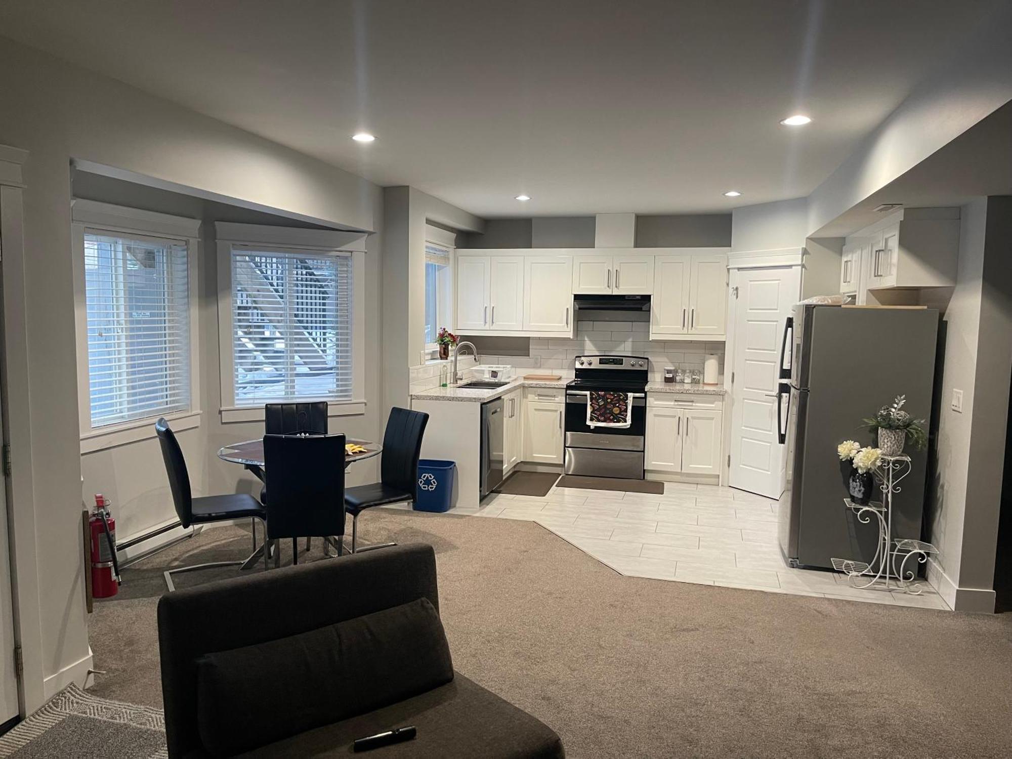 2 Bedroom Suite With Full Kitchen Ревелсток Екстер'єр фото