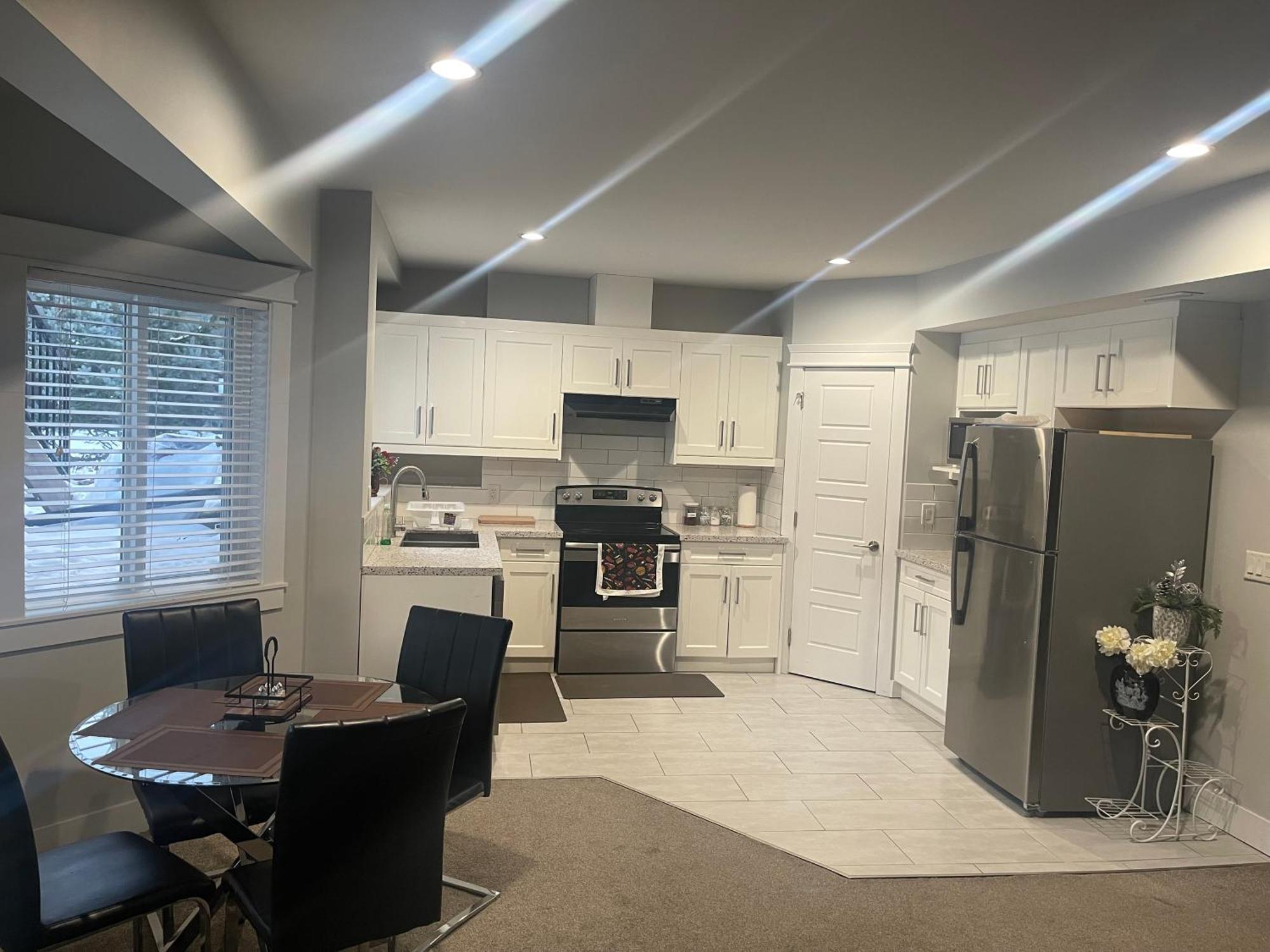 2 Bedroom Suite With Full Kitchen Ревелсток Екстер'єр фото